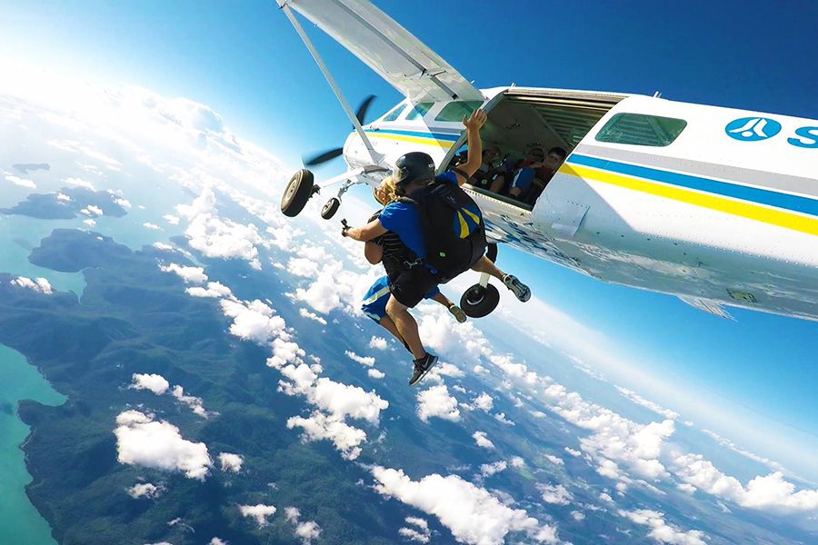 /assets/experiences/skydiving.jpeg Experience | East Coast Tours Australia